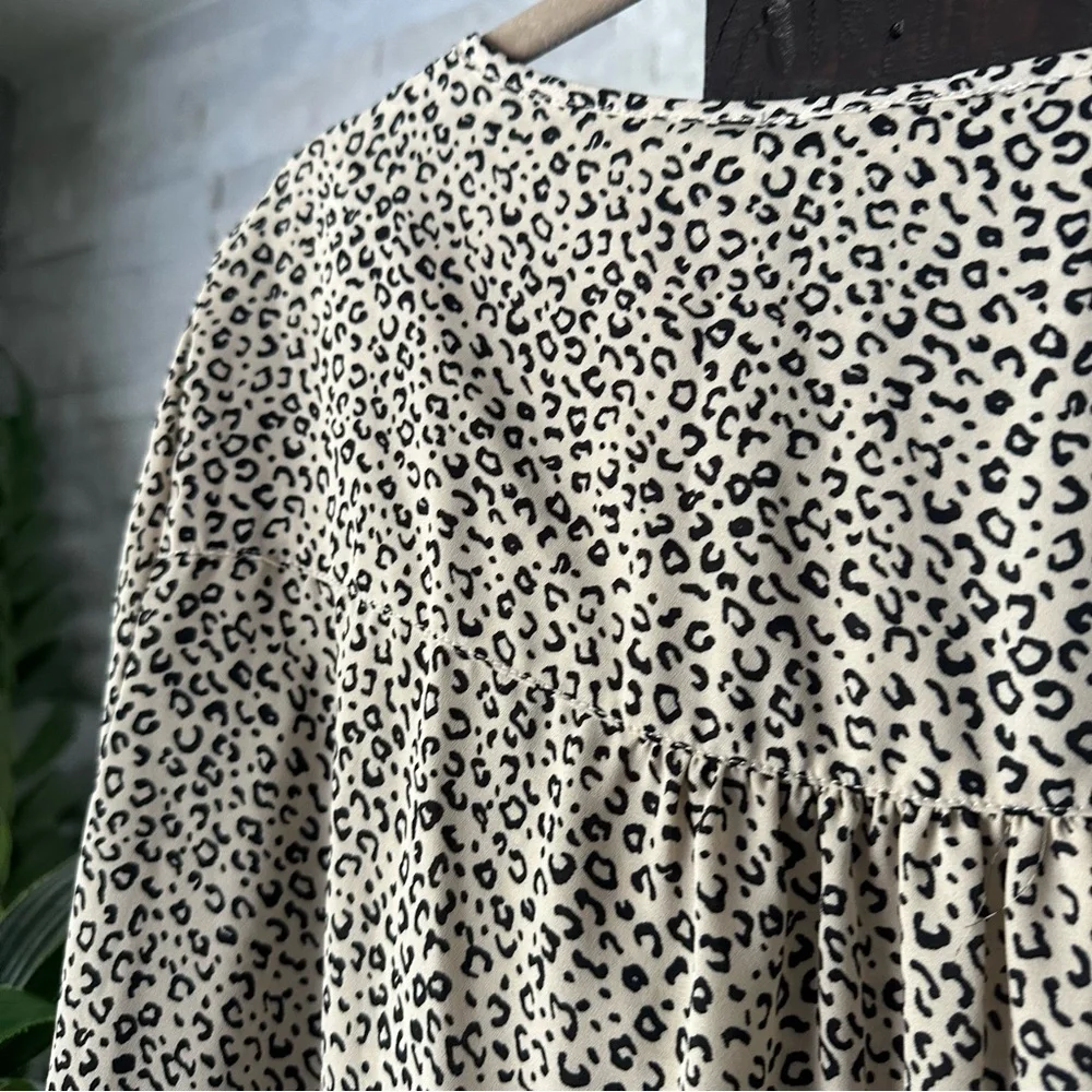 Chelsea & Theodore Animal Small Leopard Print Tan Black Blouse Size Small NWT - Picture 8 of 8